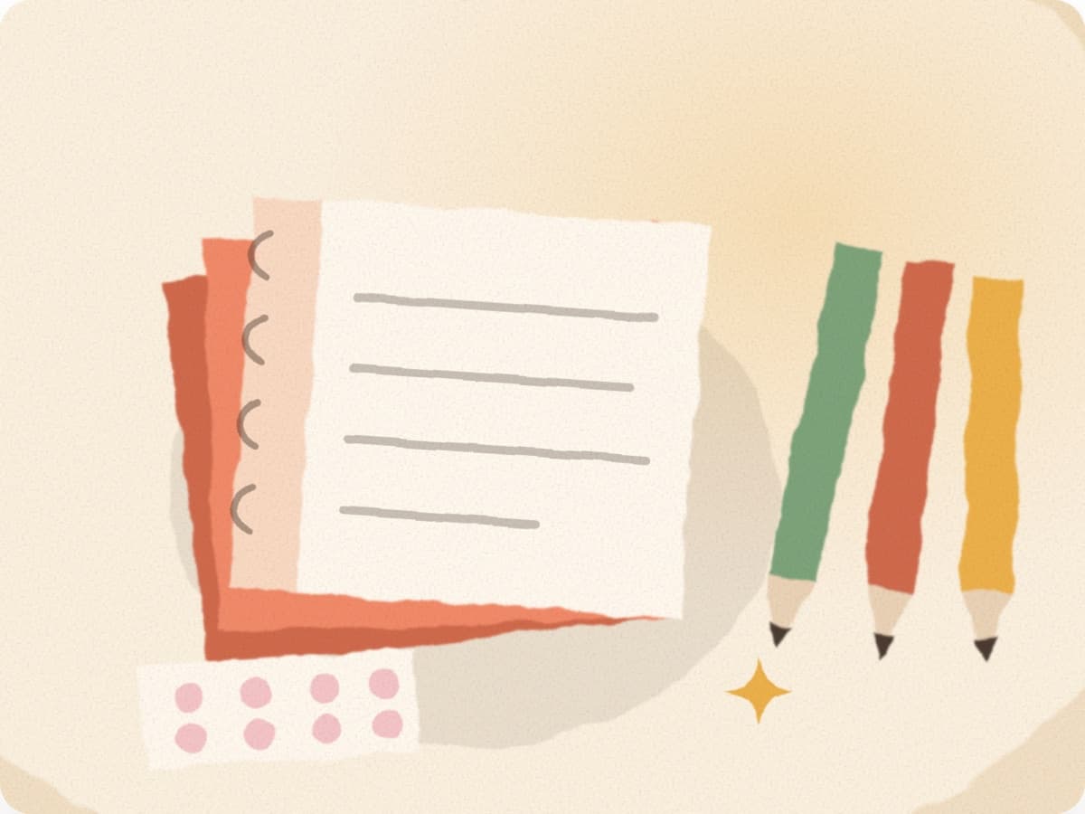 Bloc-notes à spirale avec une liste et trois crayons de couleur, la préparation de la rentrée