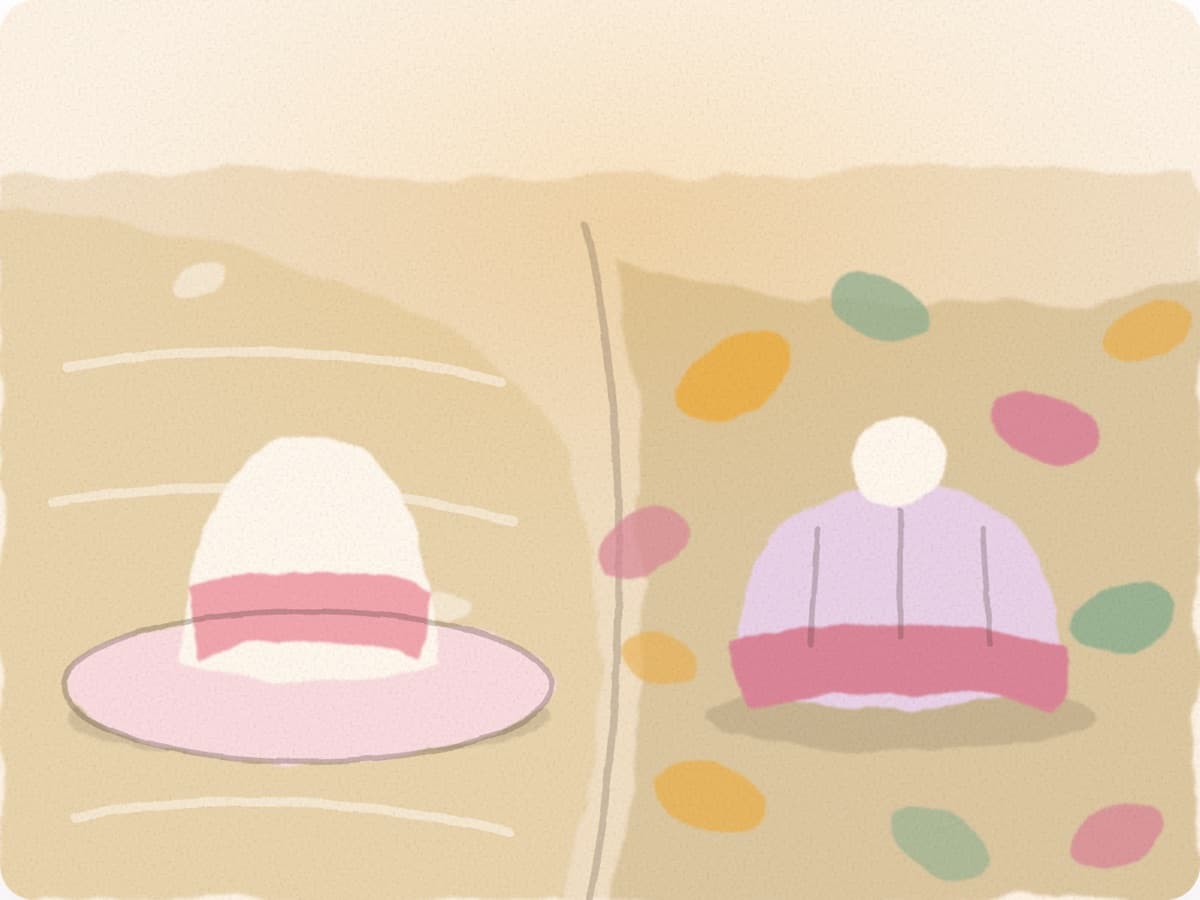 Deux saisons côte à côte : un chapeau de soleil d'un côté, un bonnet à pompon entouré de feuilles de l'autre